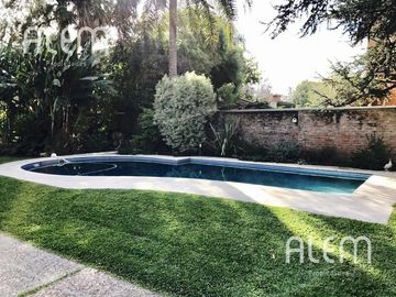 Casa - Barrio Corimayo - Hermoso lote con salida a 2 calles