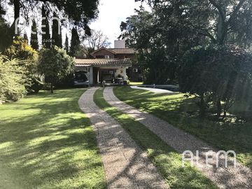 Casa - Barrio Corimayo - Hermoso lote con salida a 2 calles