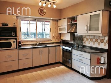 Casa - Barrio Corimayo - Hermoso lote con salida a 2 calles