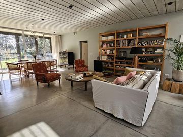 Casa en venta 6 dormitorios en Parque Leloir