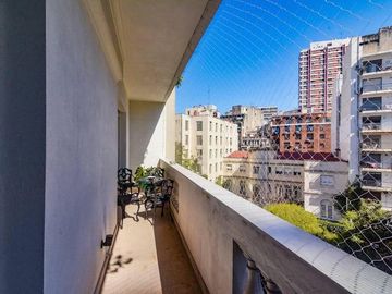 Depto de Diseño y Estilo: 3 Dorm. Edificio Francés de Categoría con Cochera