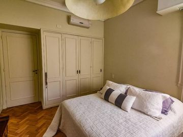 Depto de Diseño y Estilo: 3 Dorm. Edificio Francés de Categoría con Cochera