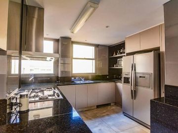 Depto de Diseño y Estilo: 3 Dorm. Edificio Francés de Categoría con Cochera