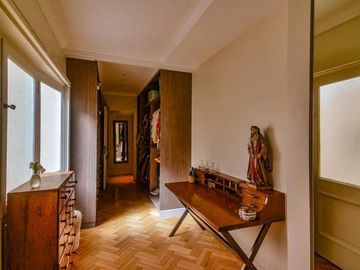 Depto de Diseño y Estilo: 3 Dorm. Edificio Francés de Categoría con Cochera