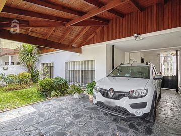 Casa en Venta en Villa Ballester de 4 Ambientes.