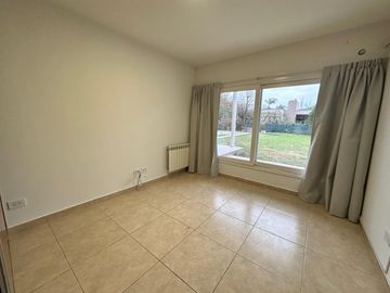 VENTA - Casa 3 Dormiotorios, Piscina.  Barrio Privado Cadaques (Funes Hills).