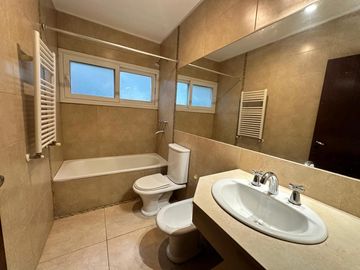 VENTA - Casa 3 Dormiotorios, Piscina.  Barrio Privado Cadaques (Funes Hills).