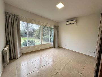 VENTA - Casa 3 Dormiotorios, Piscina.  Barrio Privado Cadaques (Funes Hills).