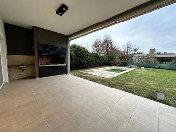 VENTA - Casa 3 Dormiotorios, Piscina.  Barrio Privado Cadaques (Funes Hills).