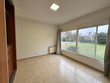 VENTA - Casa 3 Dormiotorios, Piscina.  Barrio Privado Cadaques (Funes Hills).