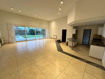 VENTA - Casa 3 Dormiotorios, Piscina.  Barrio Privado Cadaques (Funes Hills).