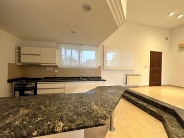 VENTA - Casa 3 Dormiotorios, Piscina.  Barrio Privado Cadaques (Funes Hills).