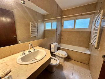 VENTA - Casa 3 Dormiotorios, Piscina.  Barrio Privado Cadaques (Funes Hills).