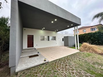 VENTA - Casa 3 Dormiotorios, Piscina.  Barrio Privado Cadaques (Funes Hills).