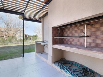 Casa en venta 6 ambientes en Hudson - Barrancas de Iraola (lote interno)