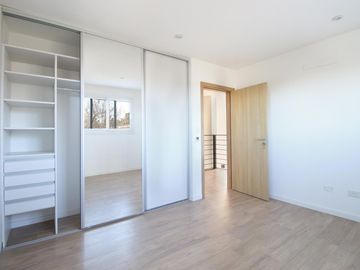 Casa en venta 6 ambientes en Hudson - Barrancas de Iraola (lote interno)