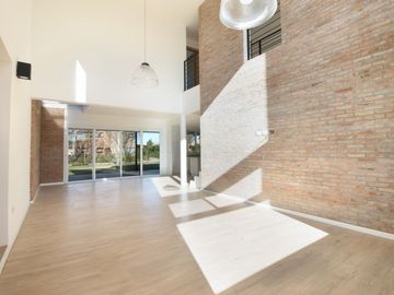 Casa en venta 6 ambientes en Hudson - Barrancas de Iraola (lote interno)