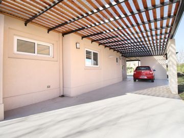 Casa en venta 6 ambientes en Hudson - Barrancas de Iraola (lote interno)