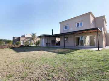 Casa en venta 6 ambientes en Hudson - Barrancas de Iraola (lote interno)