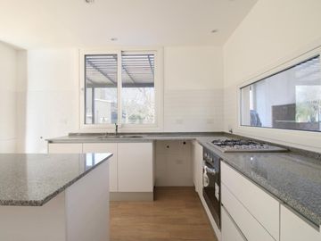 Casa en venta 6 ambientes en Hudson - Barrancas de Iraola (lote interno)