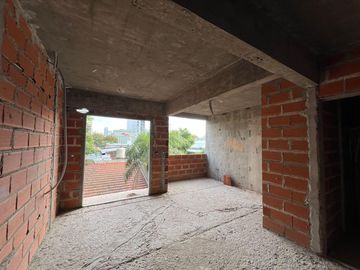 Tres ambientes a la venta en Wilde Centro