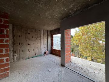 Tres ambientes a la venta en Wilde Centro
