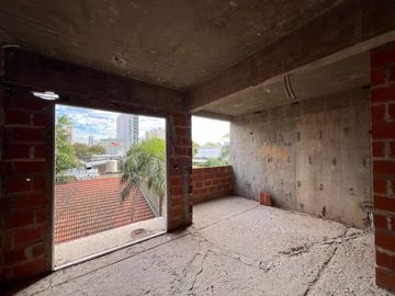 Tres ambientes a la venta en Wilde Centro