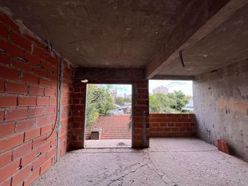 Tres ambientes a la venta en Wilde Centro