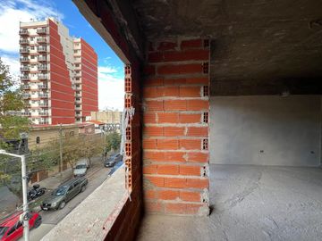 Tres ambientes a la venta en Wilde Centro
