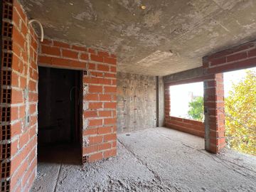 Tres ambientes a la venta en Wilde Centro