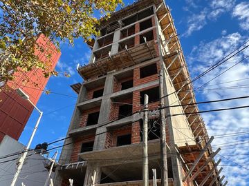 Tres ambientes a la venta en Wilde Centro