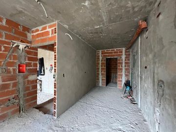 Tres ambientes a la venta en Wilde Centro