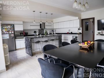 Casa SEIS AMBIENTES Moron Sur COCHERA PISCINA