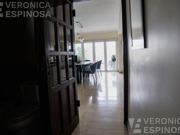 Casa SEIS AMBIENTES Moron Sur COCHERA PISCINA