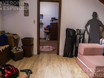 Casa SEIS AMBIENTES Moron Sur COCHERA PISCINA