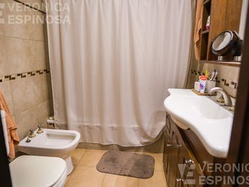 Casa SEIS AMBIENTES Moron Sur COCHERA PISCINA