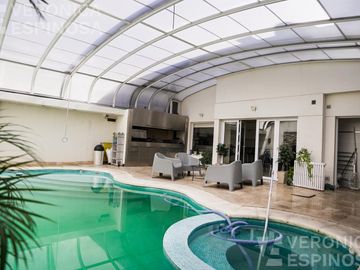 Casa SEIS AMBIENTES Moron Sur COCHERA PISCINA