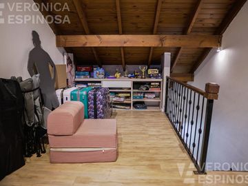Casa SEIS AMBIENTES Moron Sur COCHERA PISCINA
