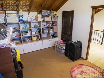 Casa SEIS AMBIENTES Moron Sur COCHERA PISCINA
