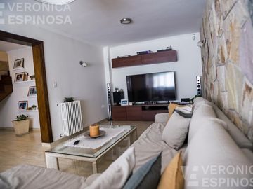 Casa SEIS AMBIENTES Moron Sur COCHERA PISCINA