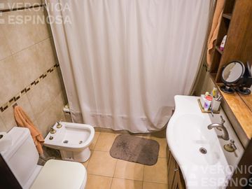 Casa SEIS AMBIENTES Moron Sur COCHERA PISCINA