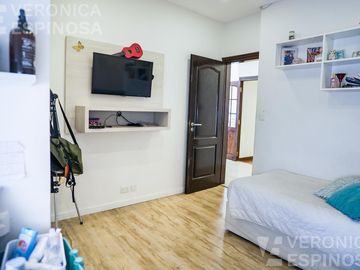 Casa SEIS AMBIENTES Moron Sur COCHERA PISCINA