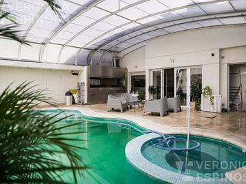 Casa SEIS AMBIENTES Moron Sur COCHERA PISCINA