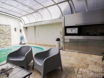 Casa SEIS AMBIENTES Moron Sur COCHERA PISCINA