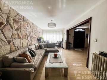 Casa SEIS AMBIENTES Moron Sur COCHERA PISCINA