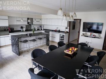 Casa SEIS AMBIENTES Moron Sur COCHERA PISCINA