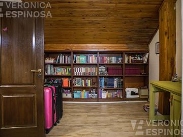 Casa SEIS AMBIENTES Moron Sur COCHERA PISCINA