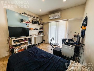 Casa SEIS AMBIENTES Moron Sur COCHERA PISCINA