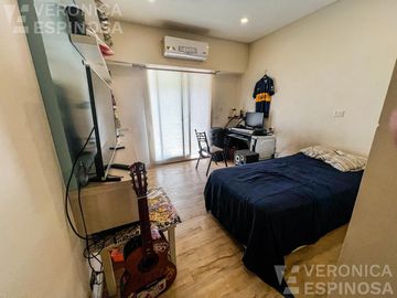 Casa SEIS AMBIENTES Moron Sur COCHERA PISCINA