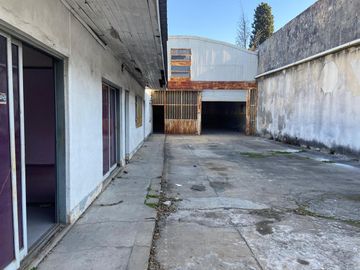 Depósito en  Adrogue, 500 mts2 aprox, Muy buen estado